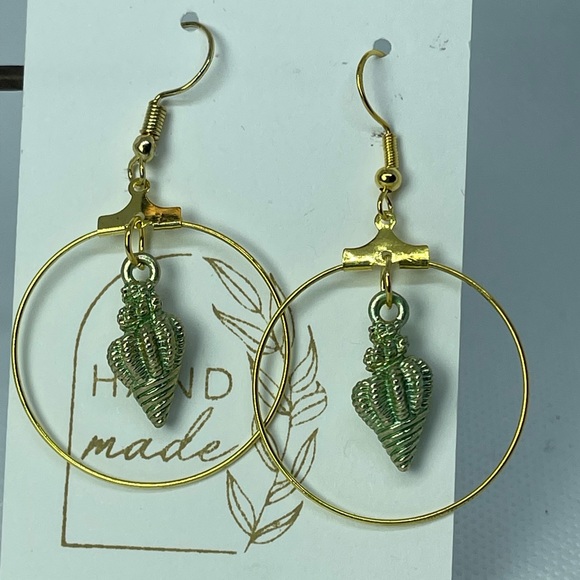 Foam green seashell hoops - Picture 4 of 6